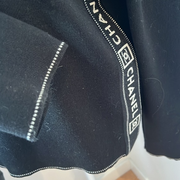 CHANEL SWEATER BLACK SIZE 46 Long sleeve Gorgeous Grey Stripe CHANEL on side - Picture 7 of 13